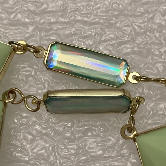 Geometric Blue Green Faceted Crystals Gold Tone Open Oval Link Chain Necklace - Picture 13 of 15